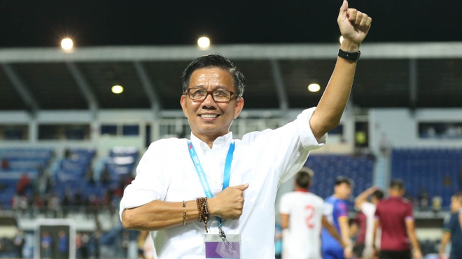 Phỏng vấn HLV Hoàng Anh Tuấn: “Ghế HLV đội tuyển quốc gia không phải ai cũng ngồi được”