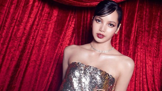 CEO Lisa đi sinh nhật mà như đi trao giải, style ra dáng bà chủ khác hẳn trước kia