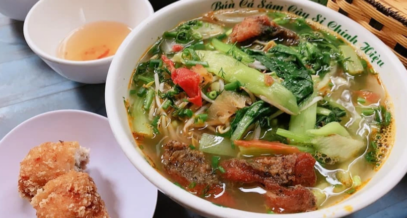 Quán bún 20 năm tuổi Hà Nội ngon thế nào khiến khách Mỹ tự nhận khách ruột