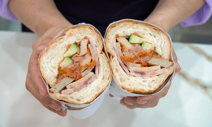 Bánh mì Trạng đang rần rần MXH có gì hot: Ổ bánh "siêu to khổng lồ" nhưng hương vị lại không như mong đợi?