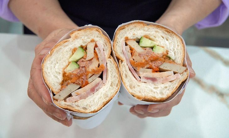 Bánh mì Trạng đang rần rần MXH có gì hot: Ổ bánh "siêu to khổng lồ" nhưng hương vị lại không như mong đợi?