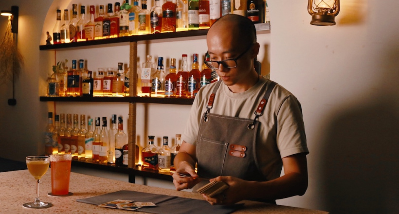 Câu chuyện về ông chủ quầy Bar kiêm người bói bài Tarot Coner Nguyễn