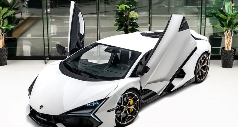 Lamborghini Revuelto được rao giá hơn 1 triệu USD