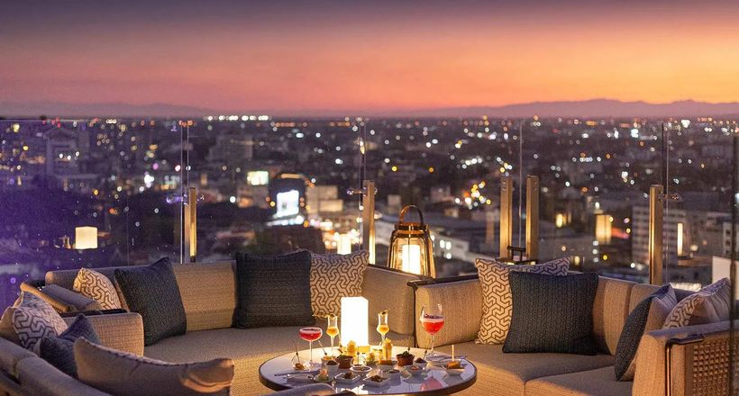 Thưởng thức thi vị của bầu trời đêm thành phố tại Rooftop bar Mai Sky