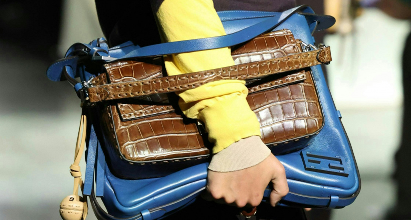 Đã đến lúc trở nên thời thượng hơn với 2 chiếc túi cùng một lúc