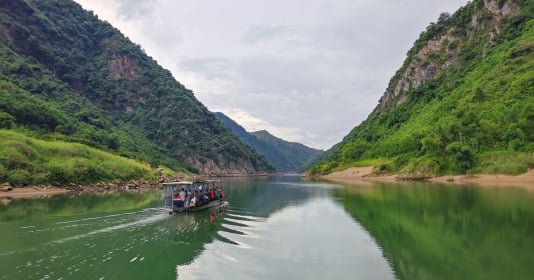 Hòn Kẽm Đá Dừng - Ngược dòng Thu Bồn đến thăm thiên nhiên hữu tình giữa lòng Quảng Nam