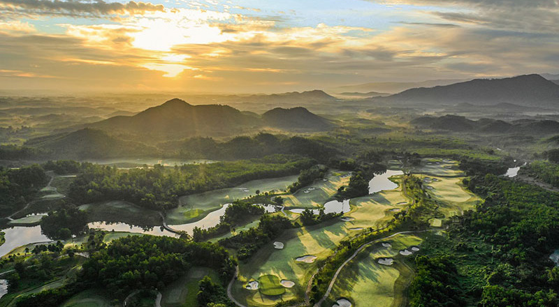 Hệ thống cơ sở lưu trú sang trọng và các điểm tham quan nổi tiếng nâng tầm trải nghiệm chơi golf tại miền Trung