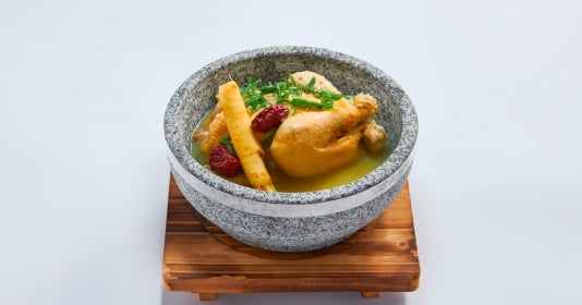 Người Hàn Quốc dành ba ngày nóng nhất năm chỉ để ăn gà hầm sâm