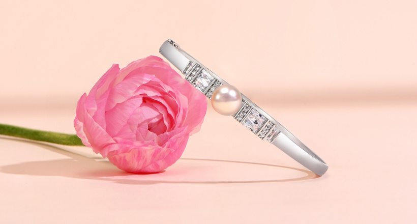 Trang sức ngọc trai “chiếm sóng” tủ đồ hè 2024