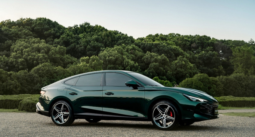 Đối thủ của Toyota Camry sắp về Việt Nam, giá chỉ ngang sedan hạng C?