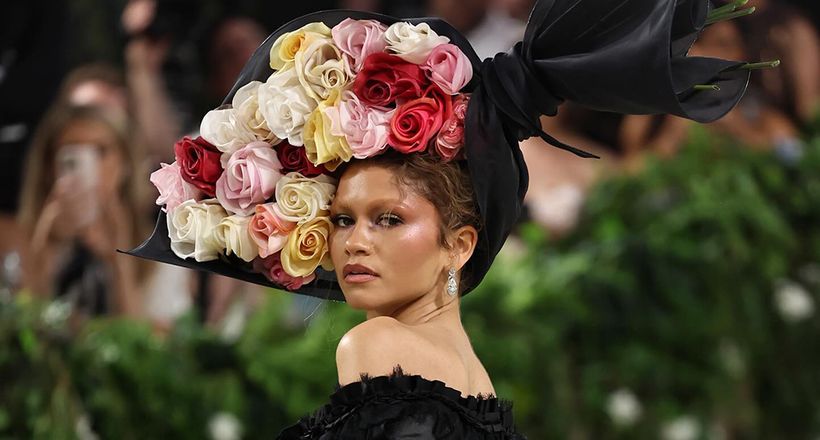 Đồng chủ tịch Met Gala Zendaya hậu thuẫn John Galliano