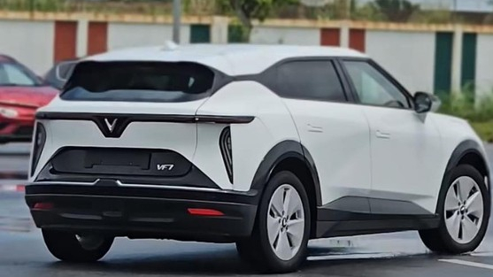 Lộ diện VinFast VF 7 bản base giá 850 triệu: Lược bỏ nhiều trang bị, sức mạnh chỉ bằng nửa so với bản Plus