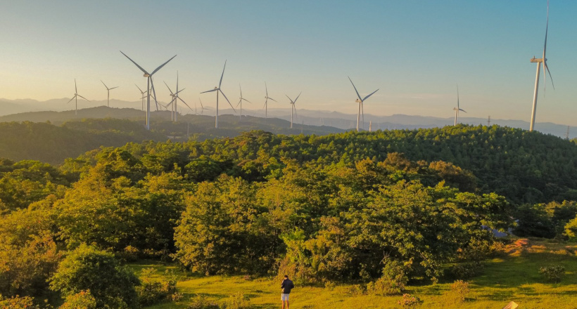 Hè này săn mây, ngắm đồng điện gió đẹp như phim tại Quảng Trị