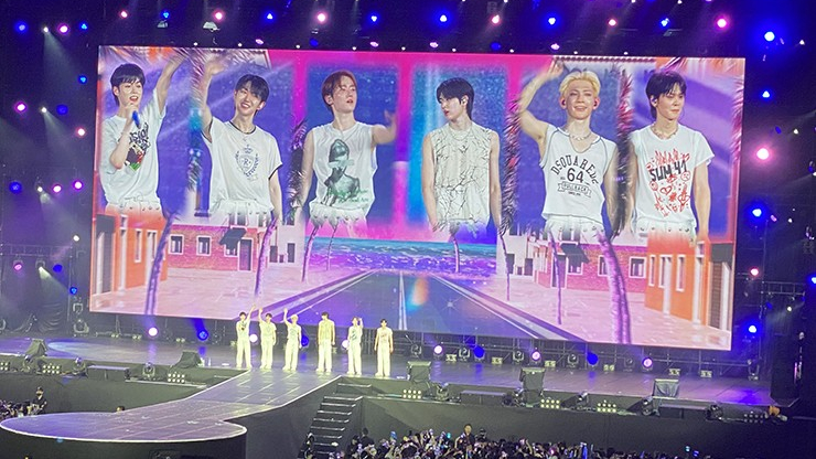 Hanbin (TEMPEST) hát 'Bang Bang Bang', bật khóc tại concert đầu tiên trên quê hương