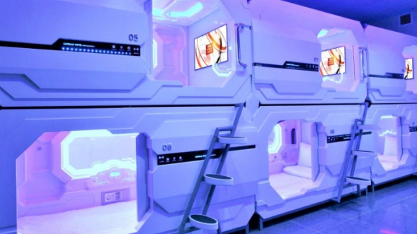 Trải nghiệm qua đêm trong khách sạn tổ kén tại TP.HCM