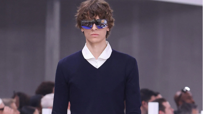 Prada Menswears SS25:"Gần hơn" đến ranh giới của thực tế và mộng tưởng