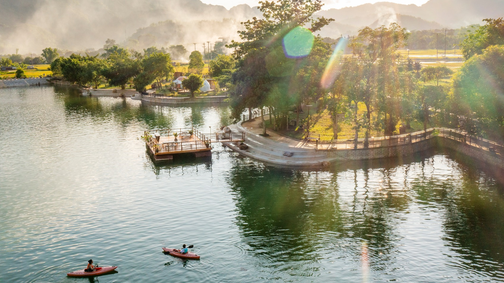 6 điểm đến thú vị ở địa điểm được ví như "nàng thơ Tây Bắc" - miền thiên nhiên xanh mát, êm dịu chỉ cách thủ đô 140km