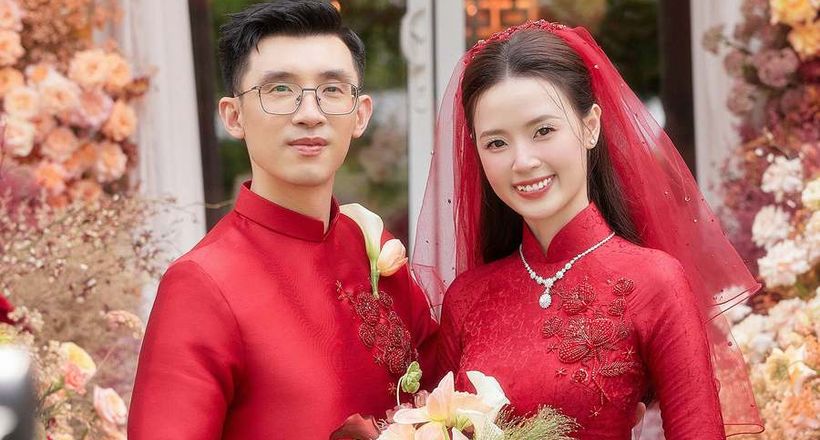 Vừa dắt tay Midu bước vào biệt thự hào môn, mẹ thiếu gia Minh Đạt loay hoay làm 1 hành động gây bất ngờ