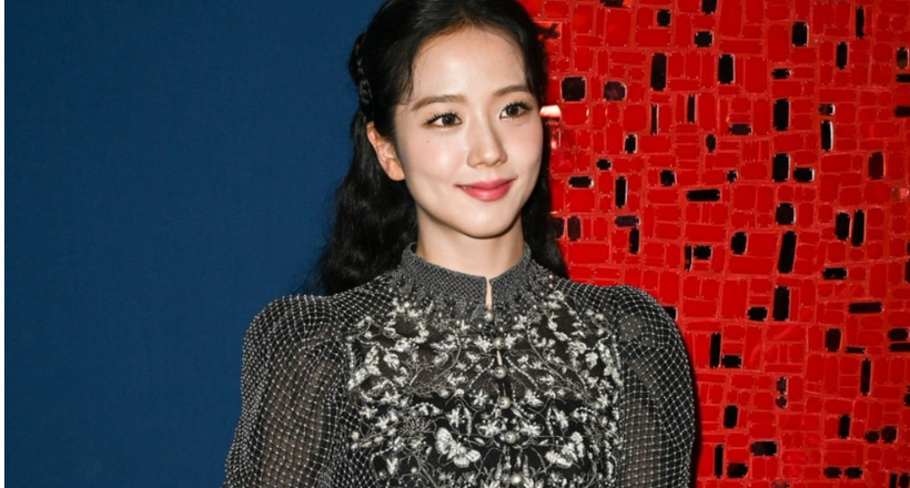 Jisoo vừa là công chúa, vừa là nữ hiệp sỹ khi dự show Dior Haute Couture Thu Đông 2024
