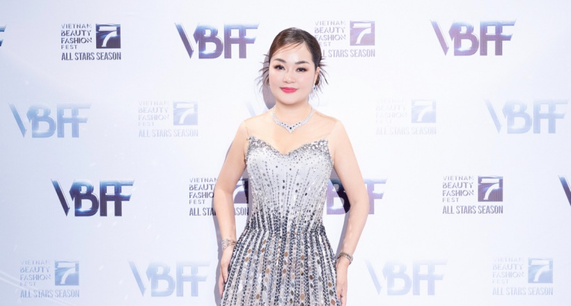 Hoa hậu Hoàng Thanh Nga cuốn hút trên thảm đỏ VBFF All Stars