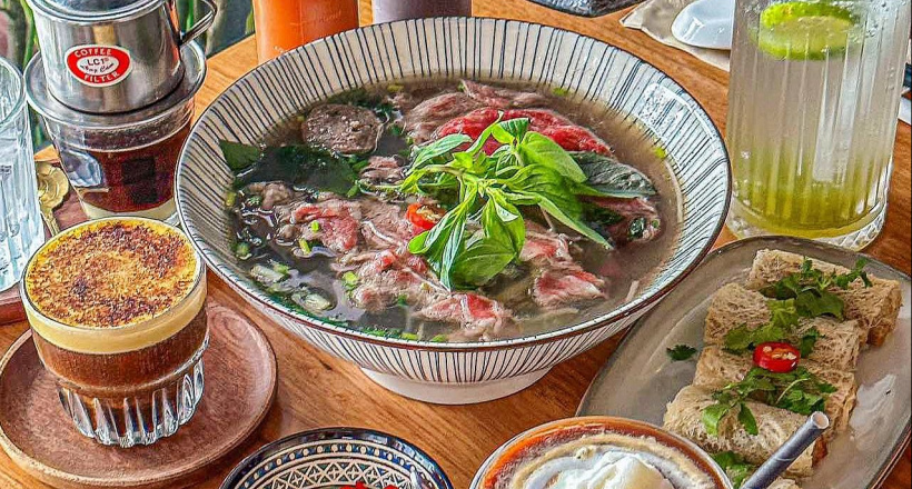 David Beckham tấm tắc khen phở, nem rán Việt Nam "quá ngon, đúng thứ tôi cần"