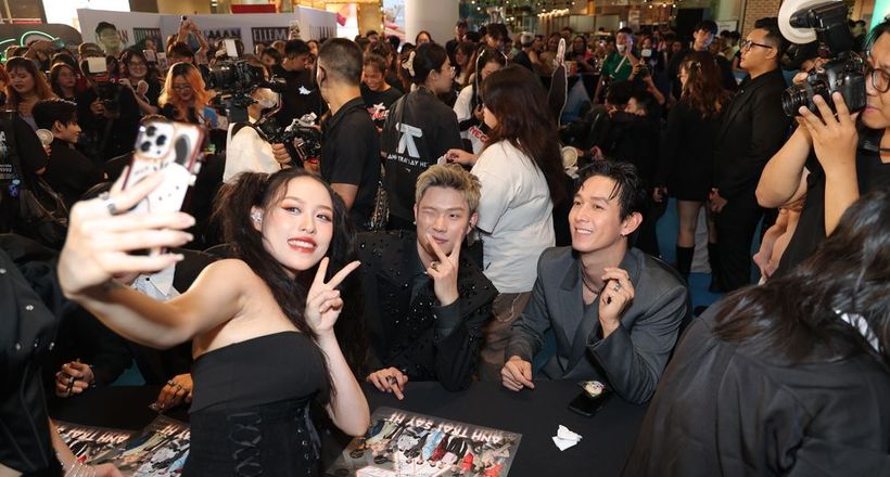 'Anh Trai Say Hi' tổ chức Fansign thu hút hàng nghìn người hâm mộ