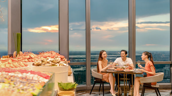 Thưởng thức ẩm thực thượng hạng cùng Oriental Pearl và Renaissance Riverside Saigon