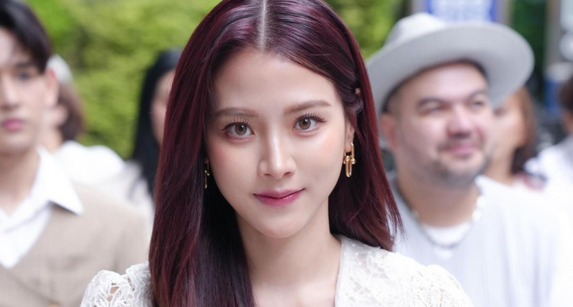 Đến lượt ngọc nữ Thái Lan khóc ở họp báo