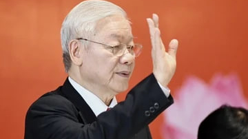 Những ngày cuối đời trong bệnh viện, Tổng bí thư vẫn làm việc