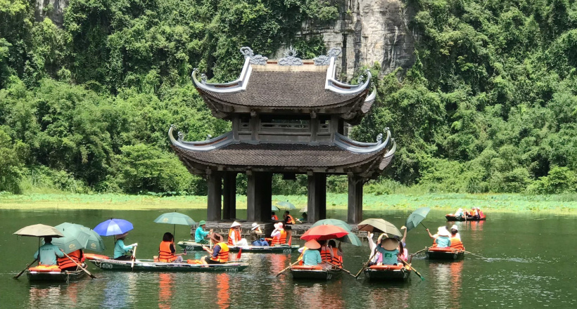 Ngẩn ngơ trước cảnh non nước hữu tình của Tràng An ngày hè