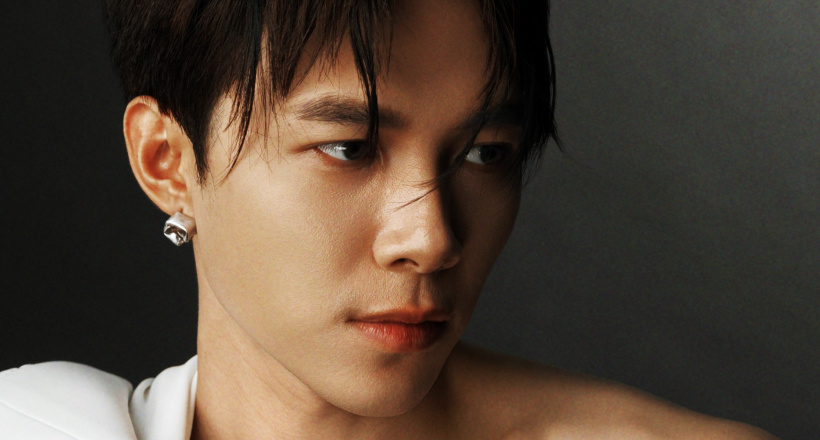 Anh Tú gây bàn tán khi mặc corset