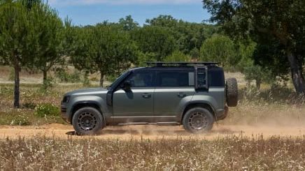 Cận cảnh mẫu Land Rover Defender mạnh nhất từ trước đến nay