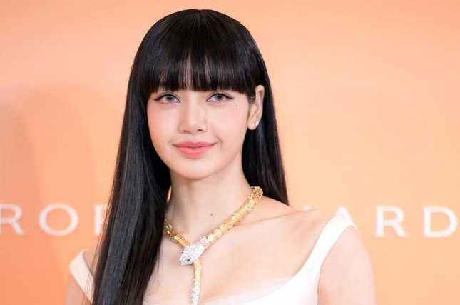 Nhiều fan Lisa rao bán đồ Celine sau khi hãng thông báo đại sứ mới
