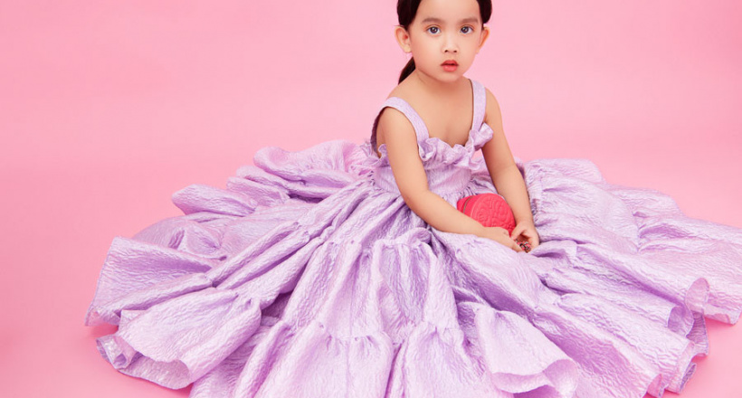 Con gái NTK Đỗ Mạnh Cường diện túi xách giá hàng chục triệu đồng