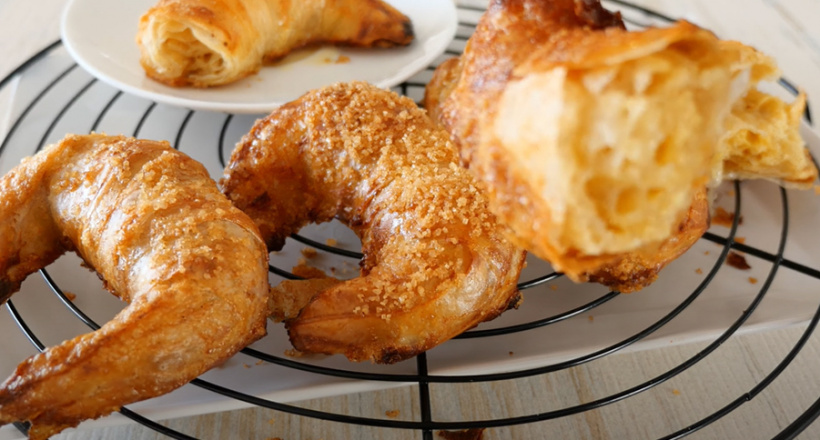 Cả thế giới phát sốt với trào lưu làm bánh Croissant bằng bánh tráng Việt Nam