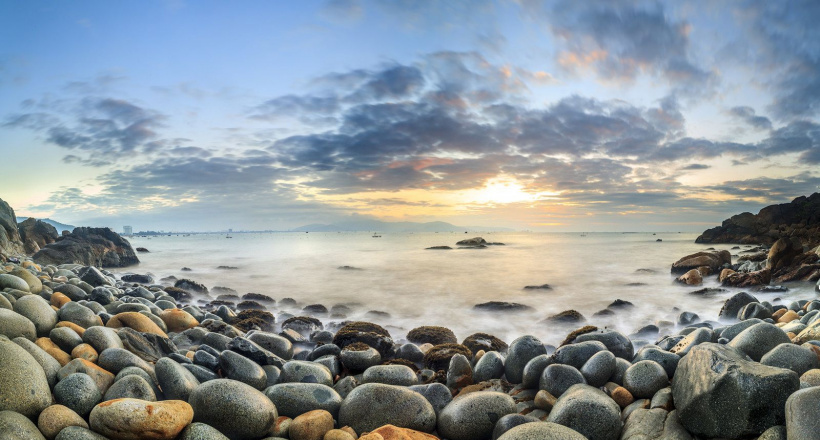 Bãi đá tròn như tổ trứng chim khổng lồ ở Quy Nhơn hút khách check-in