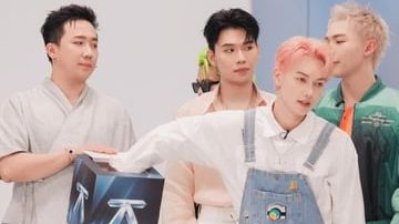 Luật chơi khủng khiếp của các anh trai 'say hi'