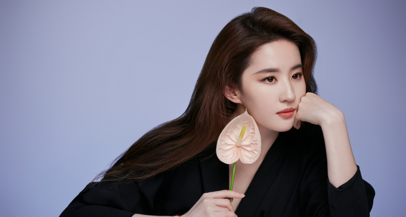 "Phú bà" ở biệt thự hơn 16.000m2, có cả BST xe sang, kiếm tiền siêu khủng nhưng vẫn xài đi xài lại đồ cũ