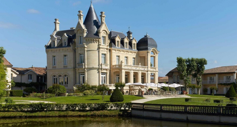 Château pháo đài, cao đài, lâu đài và… tượng đài