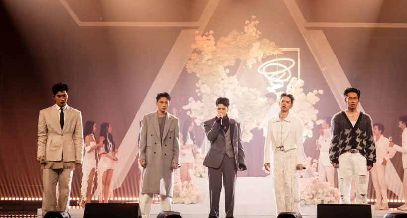 Anh trai 'say hi' đẫm nước mắt