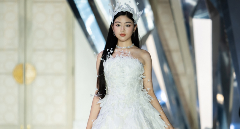 Lọ Lem "xé truyện bước ra", lần đầu catwalk trong show diễn của NTK Chung Thanh Phong