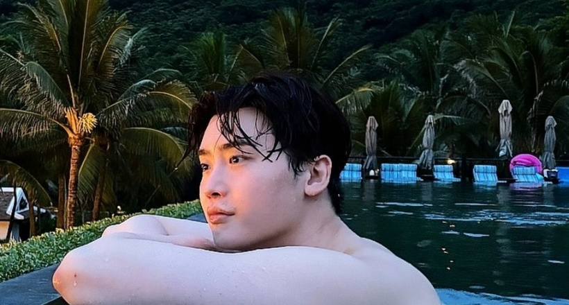 Lee Jong Suk khoe loạt ảnh ở Đà Nẵng