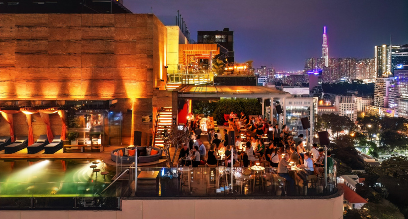 Sài Gòn thu nhỏ trong tầm mắt với 5 rooftop đỉnh cao cho những "tâm hồn xê dịch"