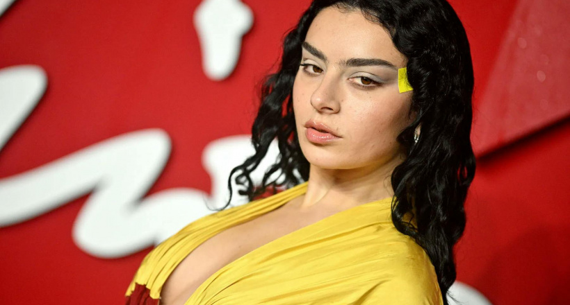 Charli XCX mang năng lượng Brat Girl vào chiến dịch H&M sắp ra mắt