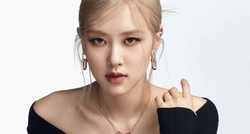Chỉ với bức ảnh chụp vội, Rosé giúp một đôi giày được săn đón