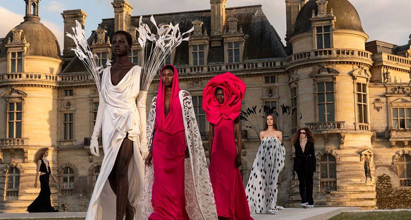 Valentino thay đổi lịch trình trình diễn thời trang dưới sự dẫn dắt của tân giám đốc sáng tạo Alessandro Michele