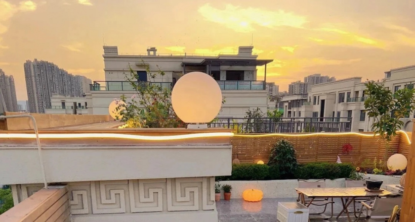 Mua penthouse thấm dột ở tầng 6 bị nói là ngốc, đôi vợ chồng âm thầm cải tạo: Sau 1 năm, hàng xóm, họ hàng hối hận!