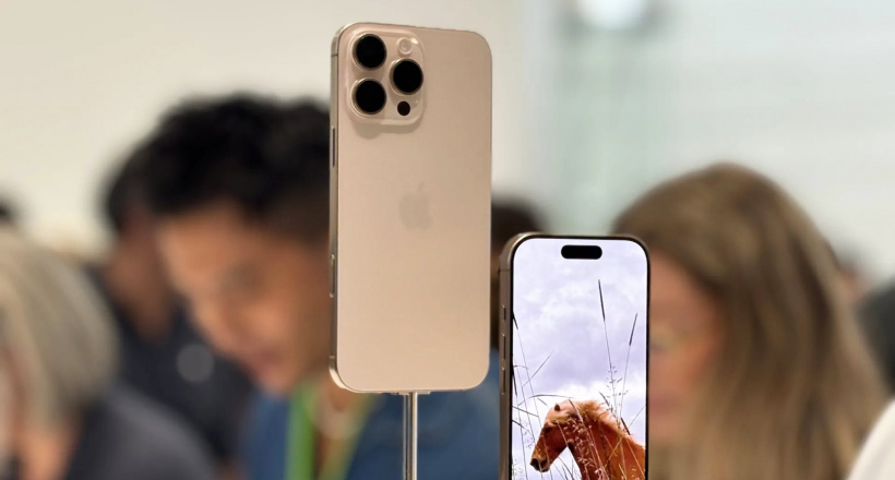 iPhone 16 Pro Max quá hot, màu titan sa mạc cháy hàng tại Việt Nam, có thể giao hàng trễ