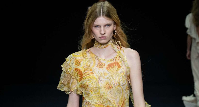 Versace Spring 2025 – Niềm vui của những năm 90