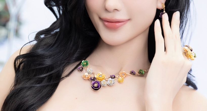 Á hậu Hoàng Nhung xinh đẹp bên Doanh nhân – Hoa hậu Hoàng Thanh Nga